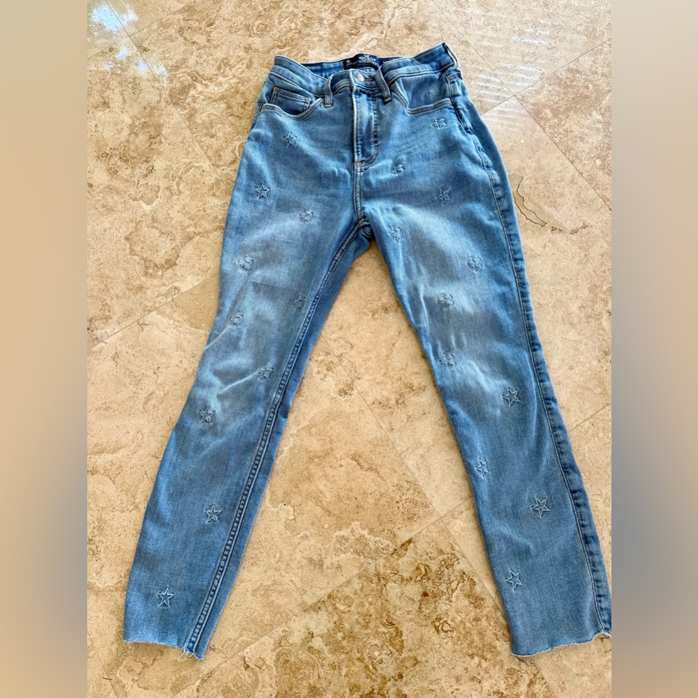 Hollister Curvy High-Rise Light Blue Jeans